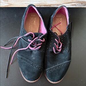 Tom's Black Suede Lace Up Women’s Oxfords Size 7.5 Casual Shoes